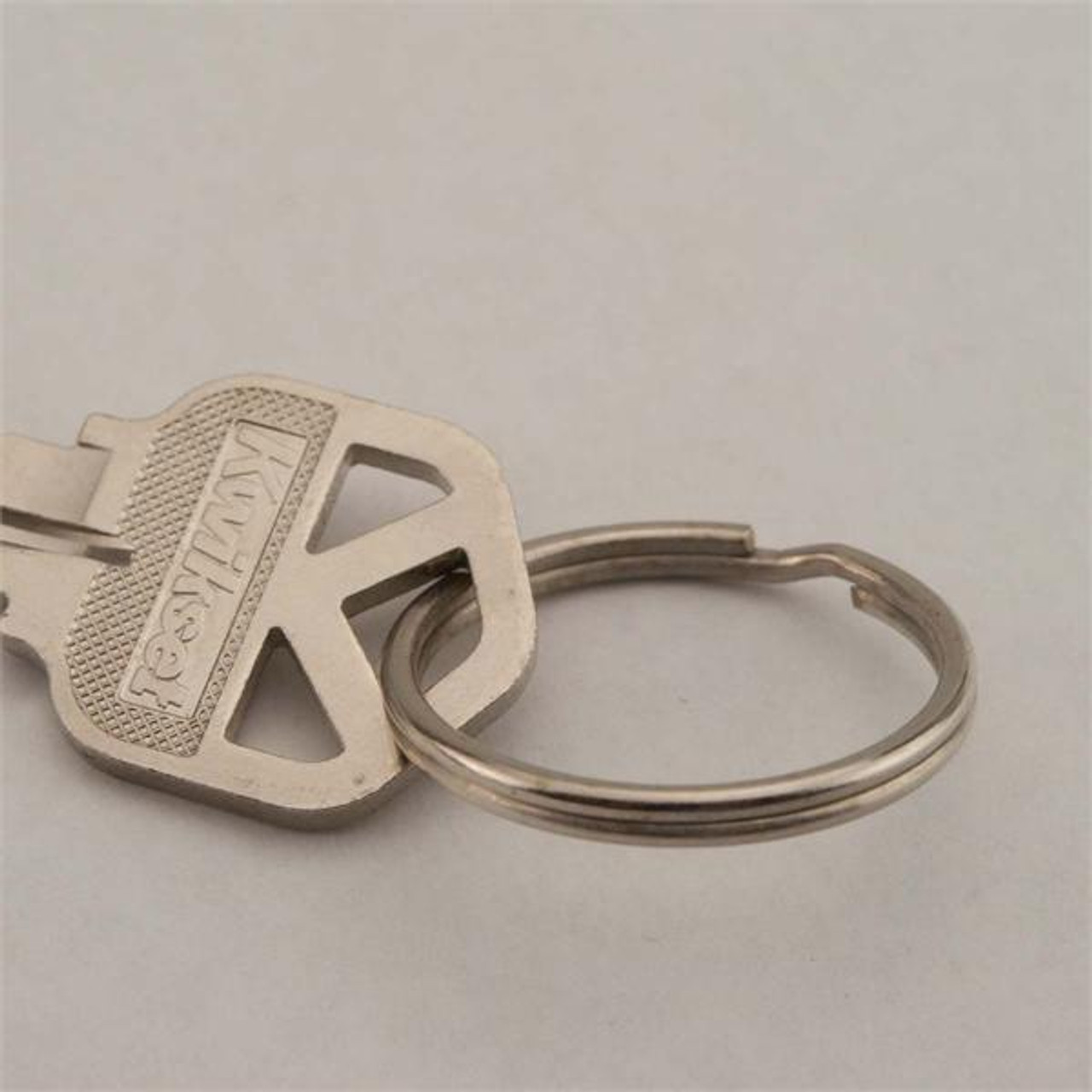 KeyUnity KM15SW Titanium EDC Bottle Opener Keychain Clip with D Ring & KA02  Titanium Split Ring Bundle – Yaxa Colombia